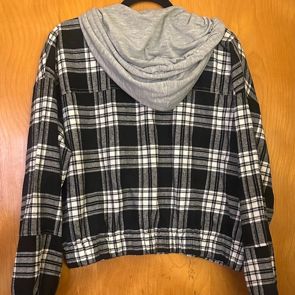 New Look Black & White Plaid Zip-Up Hoodie with Gray Hood - Picture 6 of 11